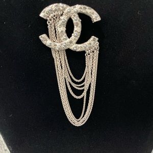 CHANEL Crystal / Pearl Brooch